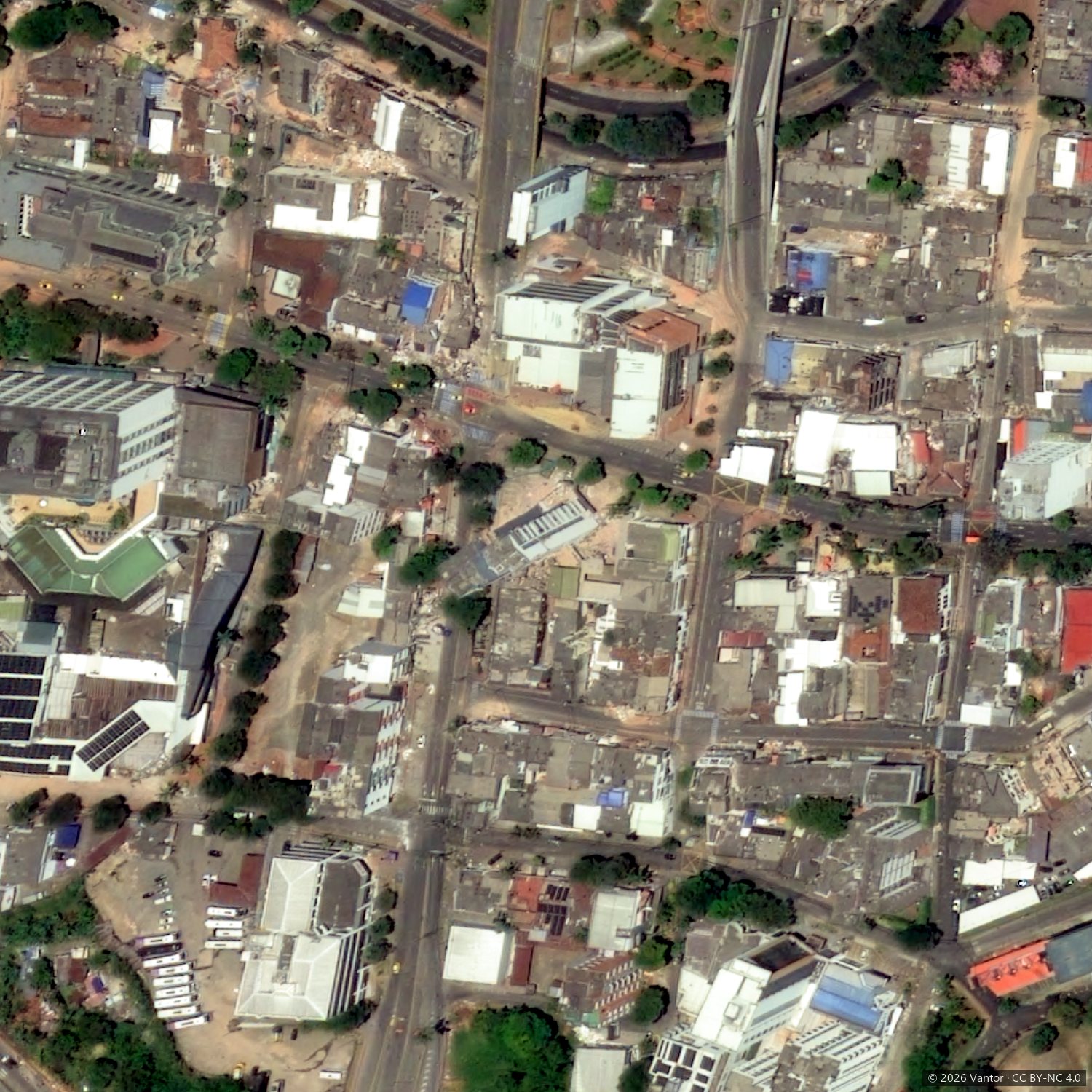 Edificio Invico y alrededores el 13 de agosto de 2026